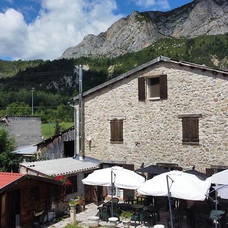 Auberge Lou Jas Soleilhas Εξωτερικό φωτογραφία