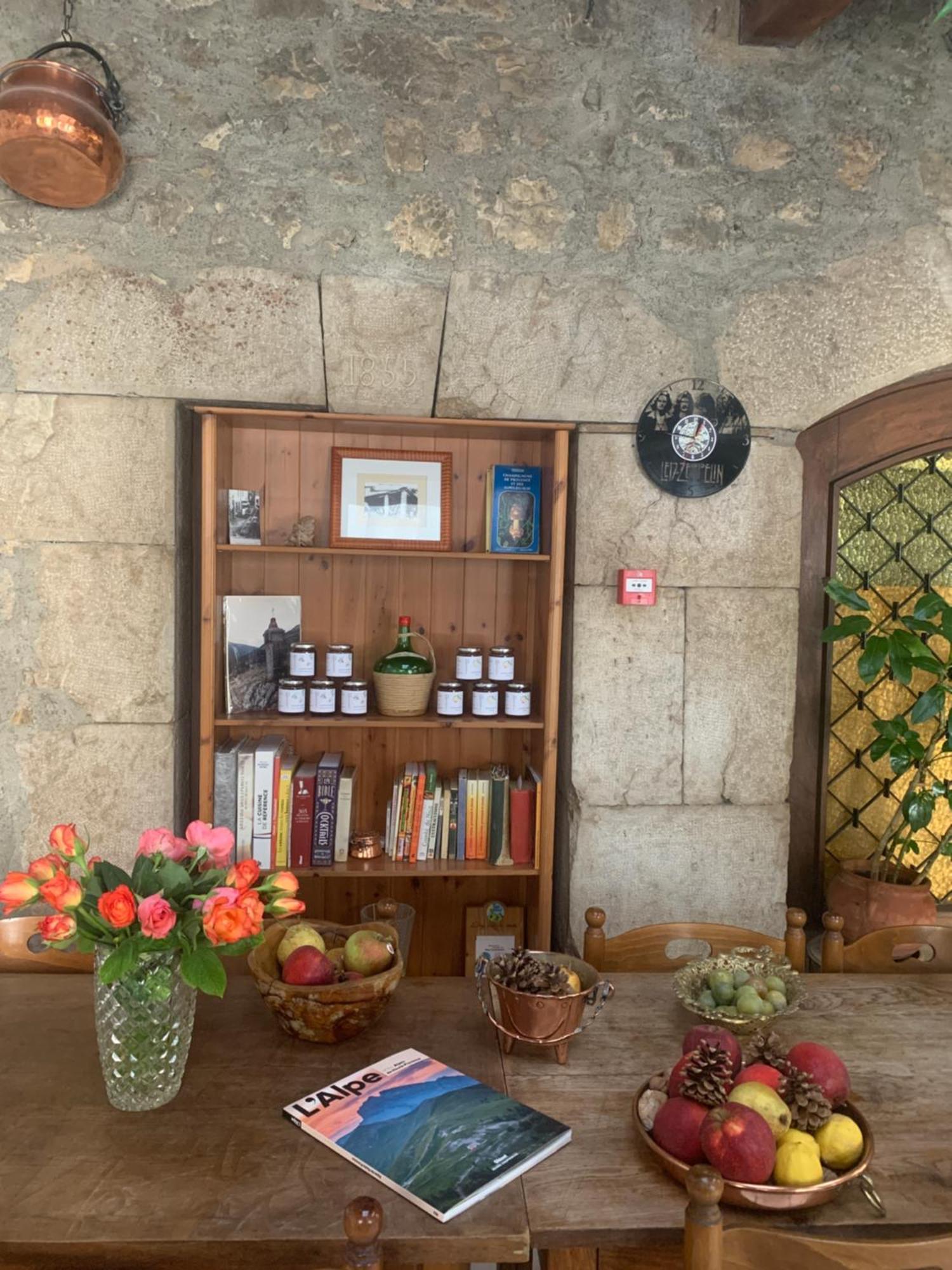 Auberge Lou Jas Soleilhas Εξωτερικό φωτογραφία
